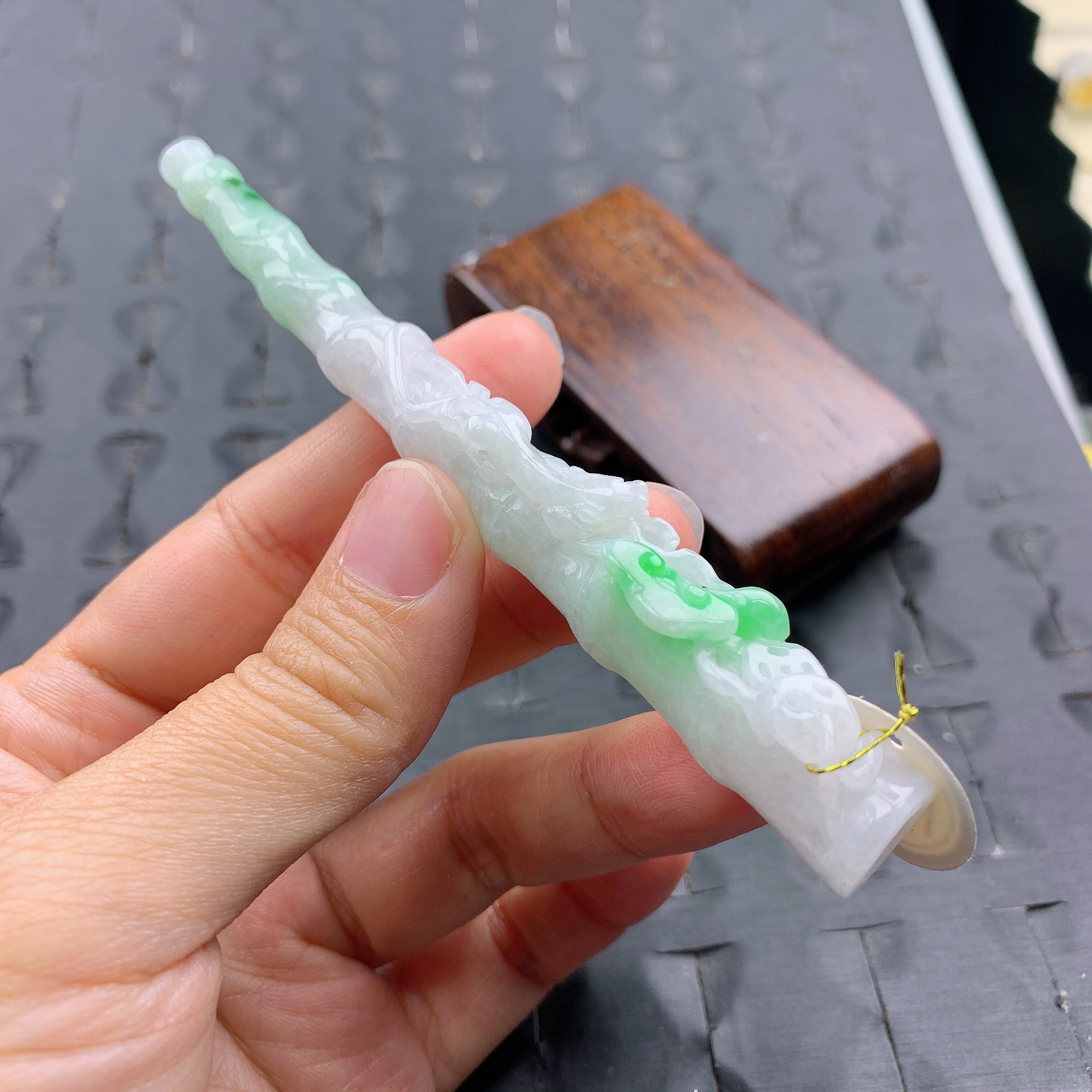 2597 缅甸天然A货翡翠 105.2-14.2-12.3mm 阳绿貔貅烟嘴竹节烟嘴