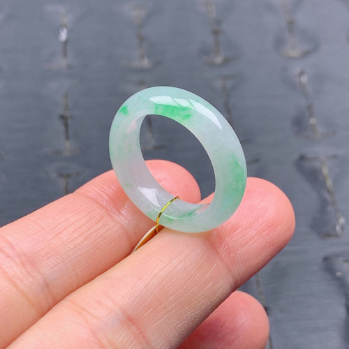 14-15号缅甸天然A货翡翠T596内径17.3/5.8/3.5mm飘阳绿戒指白底青