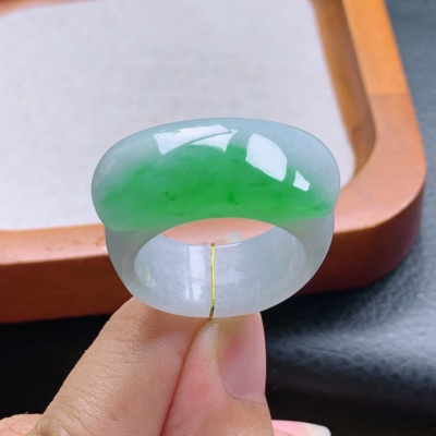 24号缅甸天然A货翡翠T1283内径20.6-12-3.6mm 飘阳绿马鞍戒指扳指