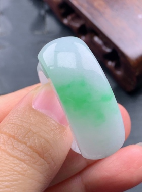 26.27号缅甸天然A货翡翠 T1036 内径21.6mm 飘阳绿白底青马鞍戒指