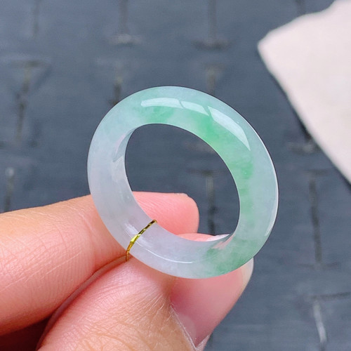 16-17号缅甸天然A货翡翠T564 内径17.9/6/3.7mm 冰绿半山水戒指
