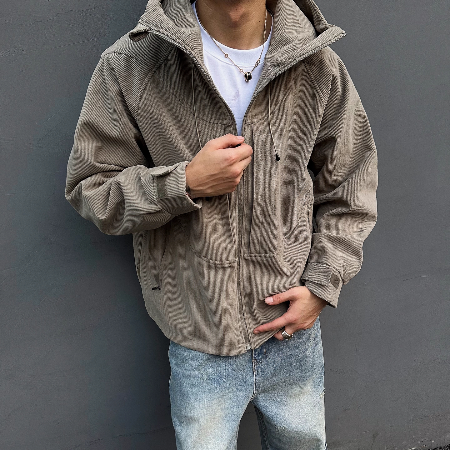 弧形16坑条灯芯绒工装多口袋夹克