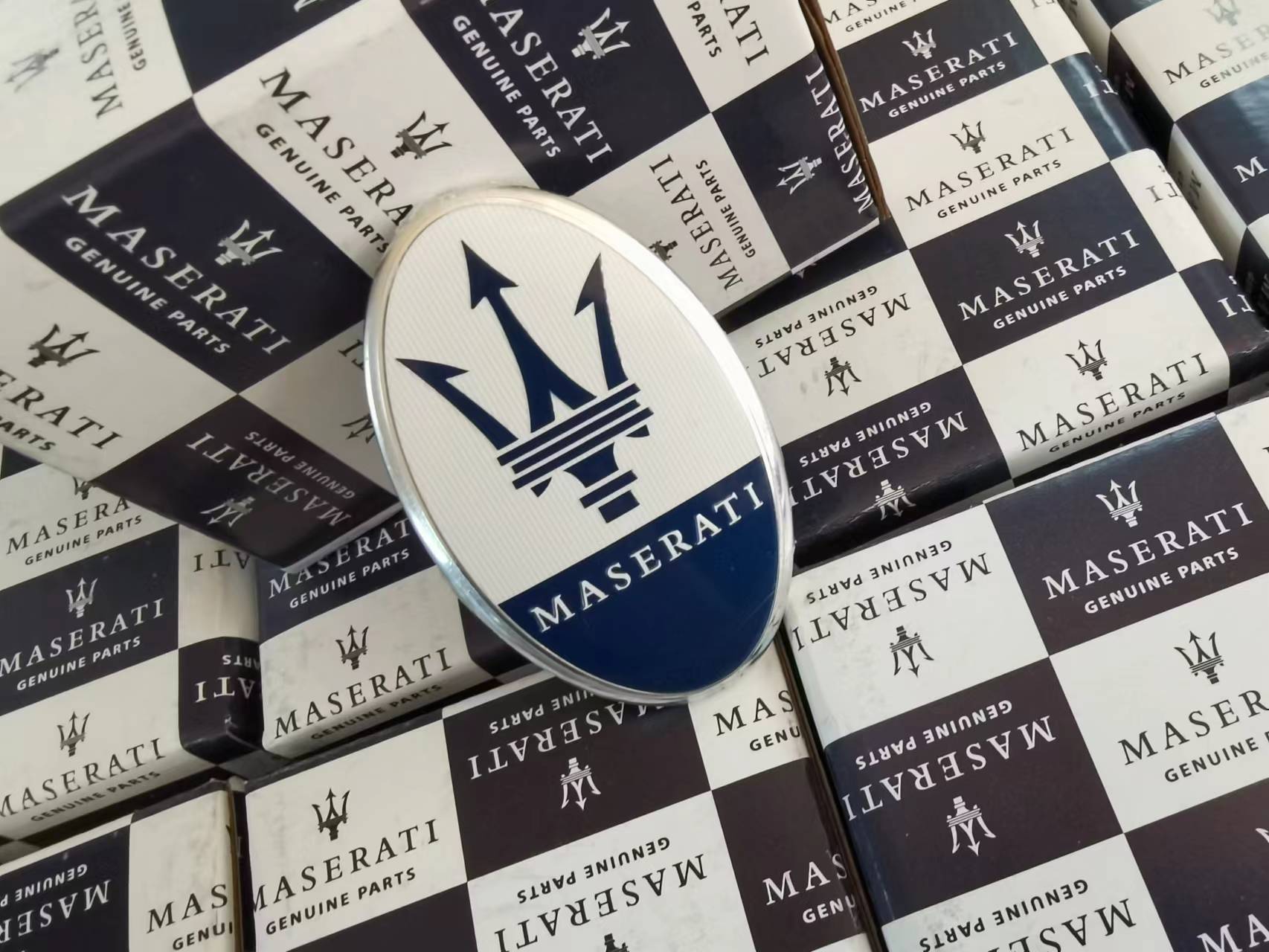 新款玛莎拉蒂总裁吉博力ghibli莱万特前杠标机盖标志前保车标22款