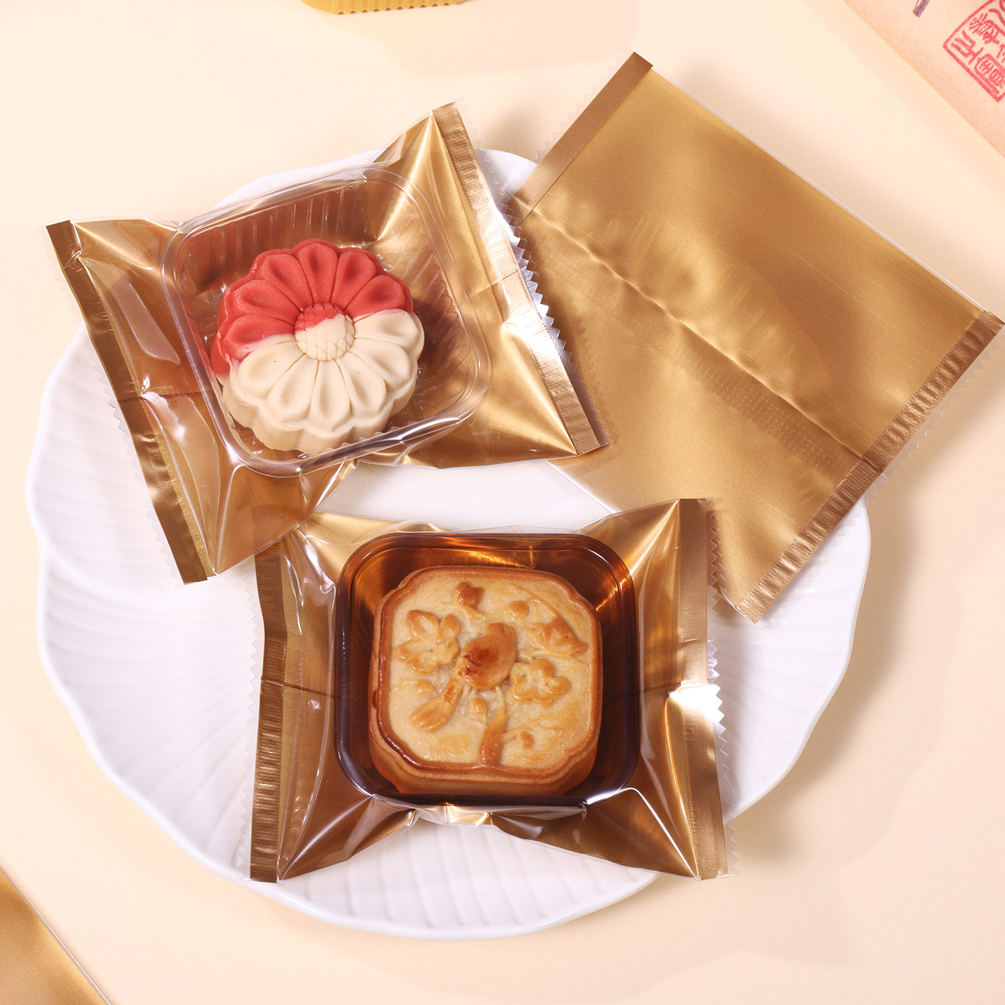 2026新款月饼包装袋机封高级感透明食品级100克月饼袋带底托套装