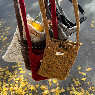 韩系粗针织斜挎包 egg麻花牛角扣百搭手机包 好出片ins风小众时尚