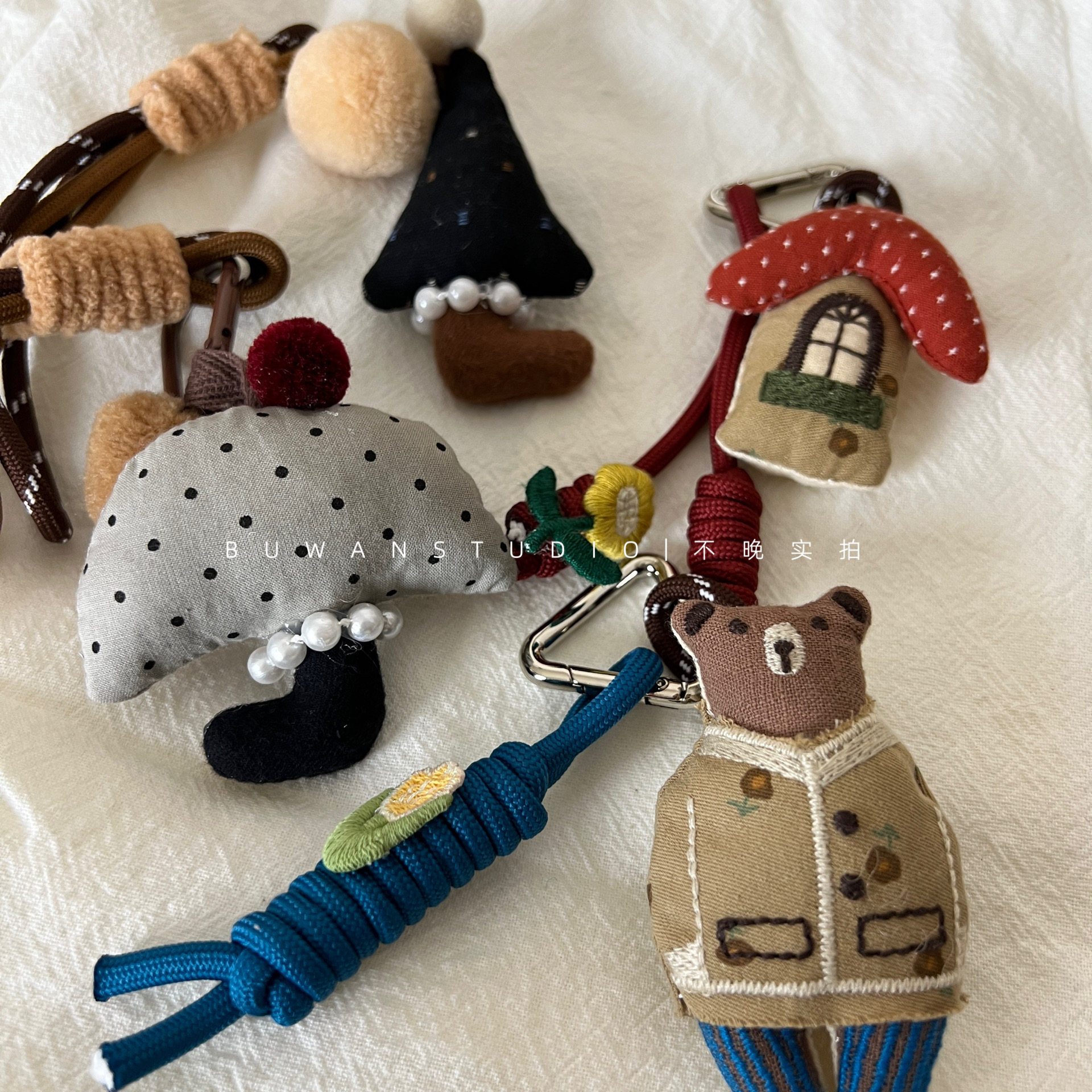 日系童话感~清新布艺手工可爱珍珠蘑菇房子小熊钥匙扣包挂饰挂件