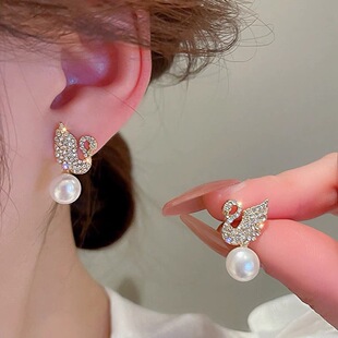 韩国天鹅珍珠耳钉时尚精致轻奢高级感耳环气质新款小众设计感耳饰