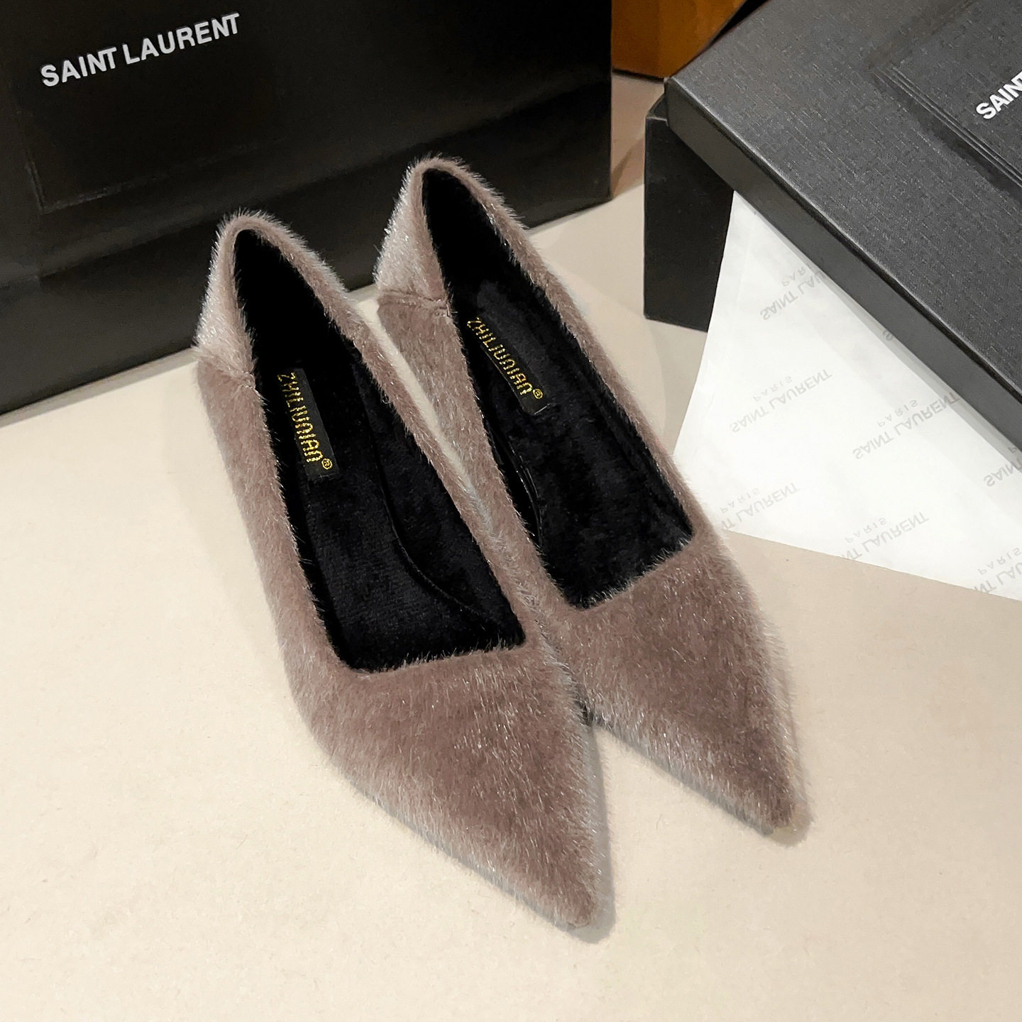 秋冬季通勤黑色高跟鞋女2026新款气质百搭尖头毛毛鞋职业工作女鞋