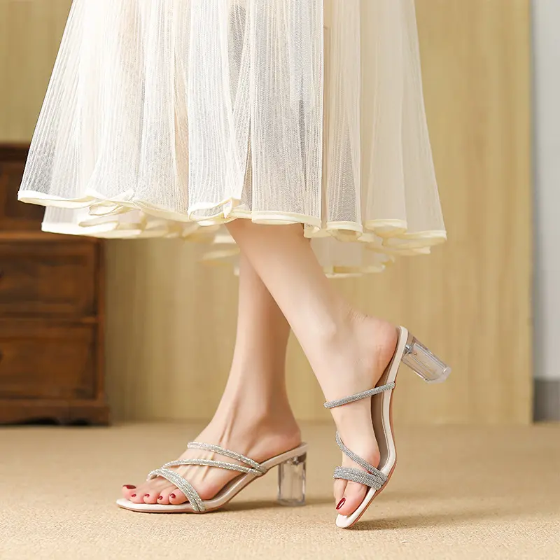 法式高跟拖鞋女夏外穿2026新款水钻一字带粗跟一脚蹬水晶凉鞋