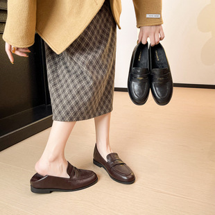 韩版平底英伦黑色小皮鞋女2026新款秋冬加绒乐福鞋一脚蹬大码女鞋