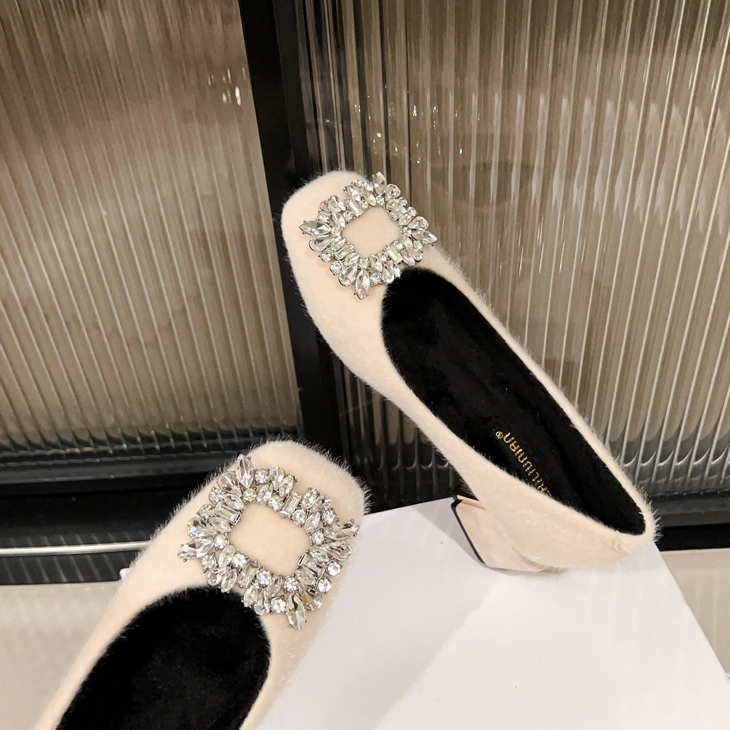 法式气质加绒高跟鞋女2026新款冬季白色毛毛鞋绝美晚晚鞋粗跟女鞋