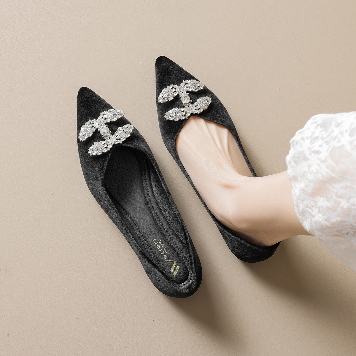 2026年新款轻奢风尖头平底鞋女春季百搭绒面水钻气质浅口大码女鞋,女鞋,浅口单鞋,淘宝优惠券,粉丝福利购,淘宝优惠卷