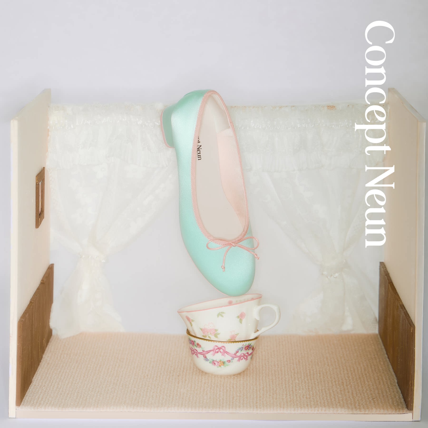 Concept Neun Every Girl's系列圆头绸缎蝴蝶结中跟芭蕾鞋