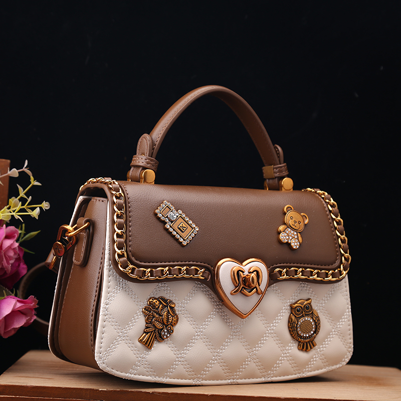 真皮菱格小方包女2025新款