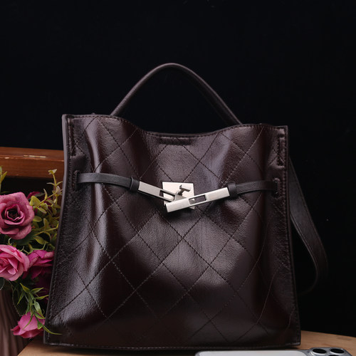 小D家复古菱格纹真皮托特包