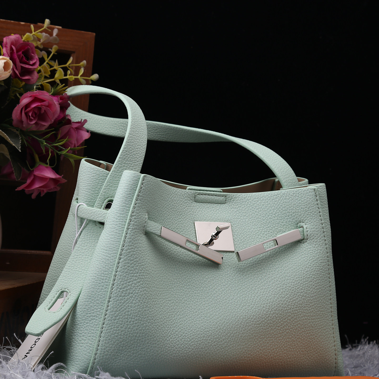 真皮女包2026新款时尚荔枝纹软皮紫色斜挎包头层牛皮单肩托特大包