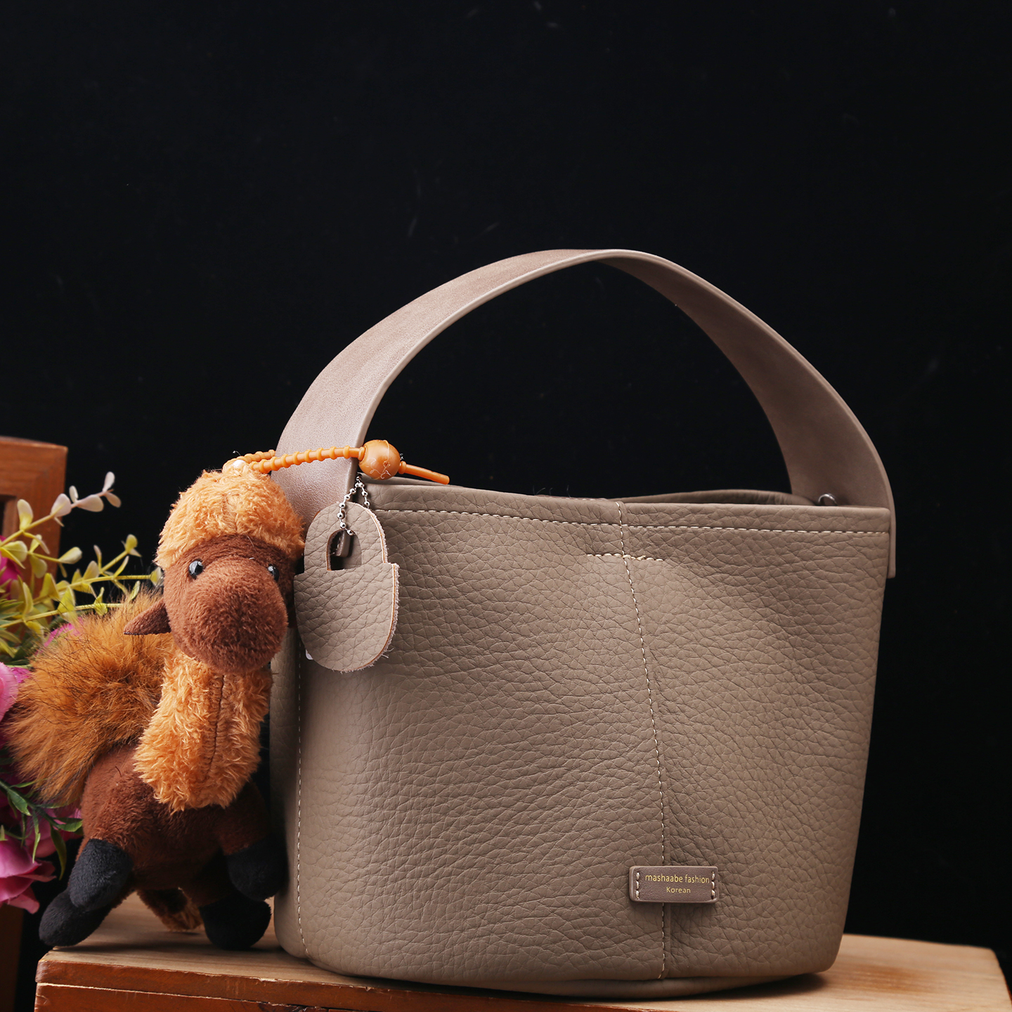 玛莎爱贝儿软皮荔枝纹水桶包