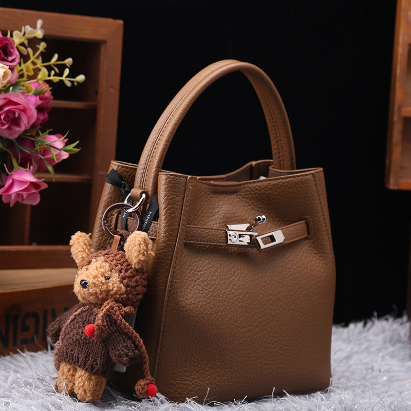 康泰娜2025新款时尚头层皮女包