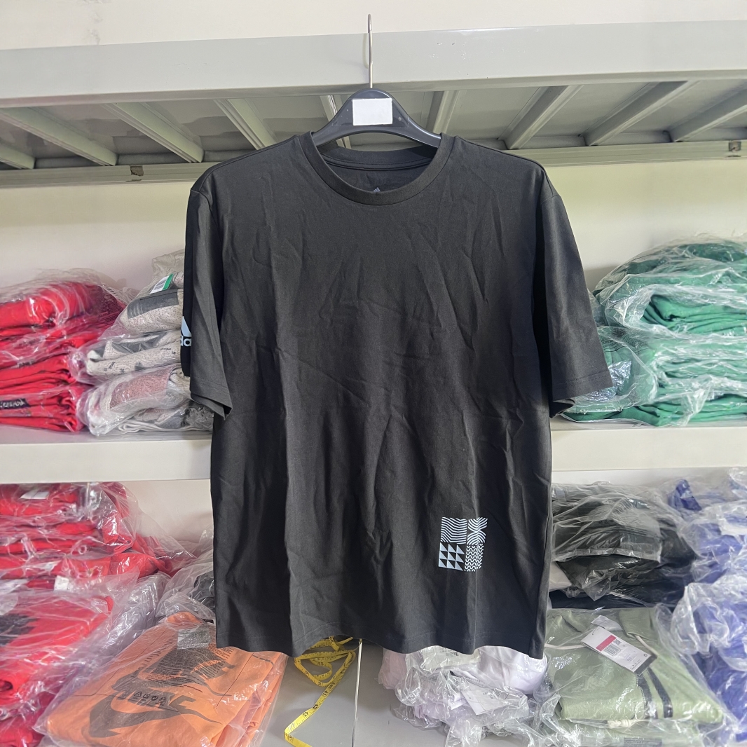 阿迪达斯女士运动休闲短袖T恤