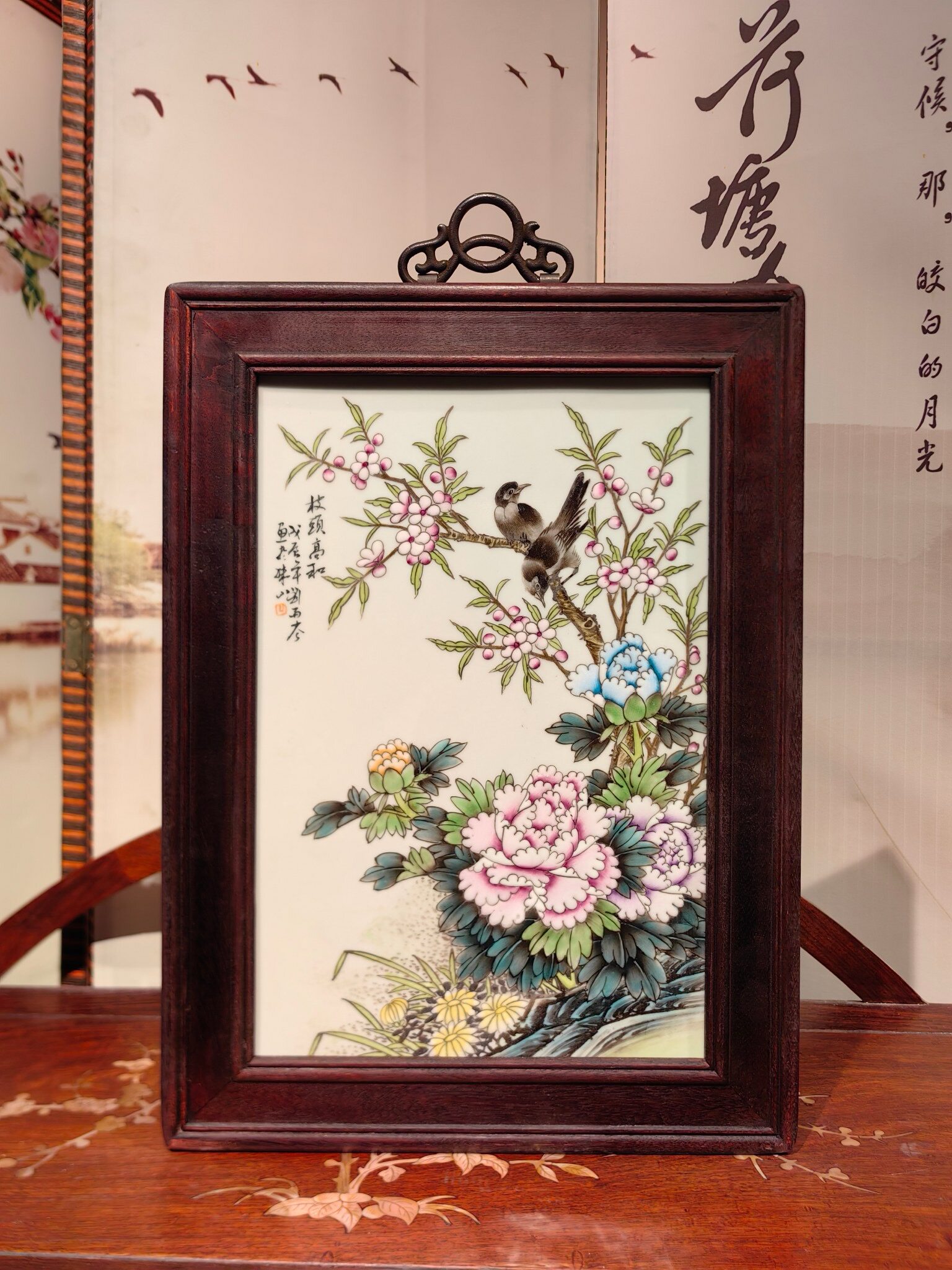 刘雨岑作品红木镶瓷板画粉彩花鸟瓷板画