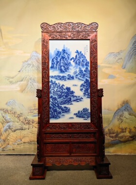 王步作品红木雕龙纹饰镶瓷板画青花山水溪山静远屏风精品手绘