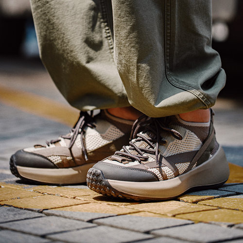 马登轻薄飞织运动慢跑鞋