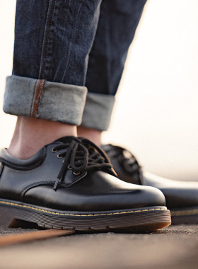马登英伦风宽头德比男士面试鞋软底低帮马丁靴黑色年轻人休闲皮鞋
