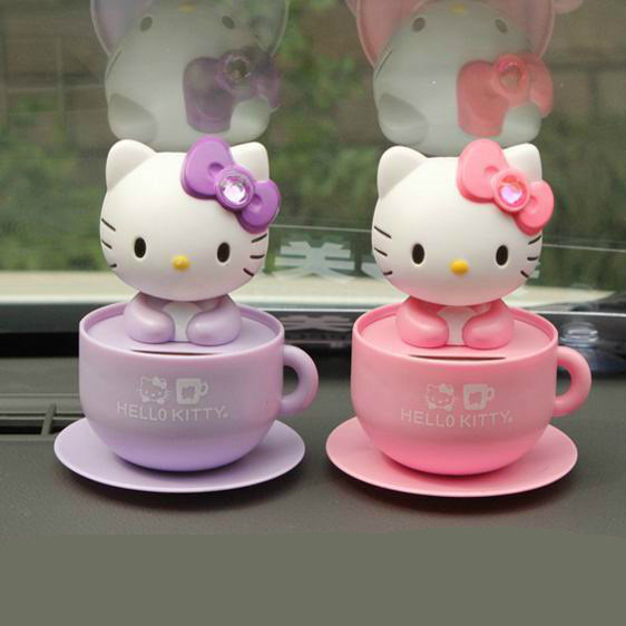 汽车用品太阳能摇头娃娃KT猫公仔汽车内饰摆件可爱点头娃娃装饰品