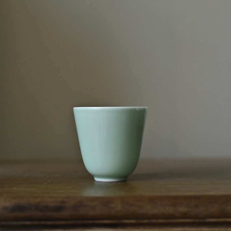 景德镇高温颜色釉浅豆青釉铃铛杯薄胎陶瓷茶杯单个品茗杯功夫茶器