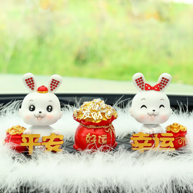 兔年吉祥物新款汽车摆件可爱摇头镶钻生肖兔子车内装饰用品2022新