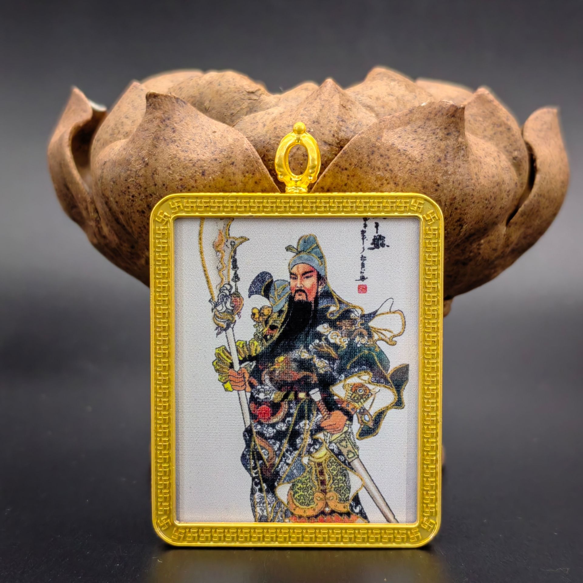 单面描金关公4x5八宝莲花万字壳随身唐卡桌摆彩绘爱情事业项链