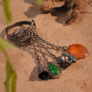 玛瑙多宝铃铛开口戒指 惜拾妆匣 925银錾蝙蝠纹镶辣绿翡翠葫芦