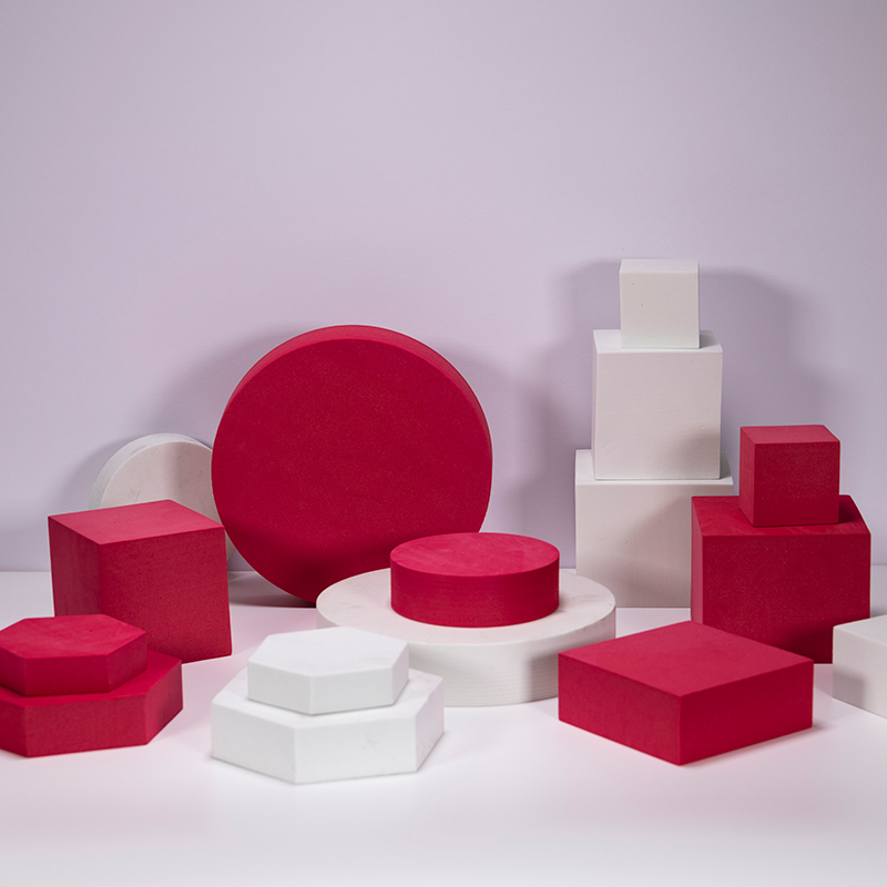 红色几何立方体拍照道具