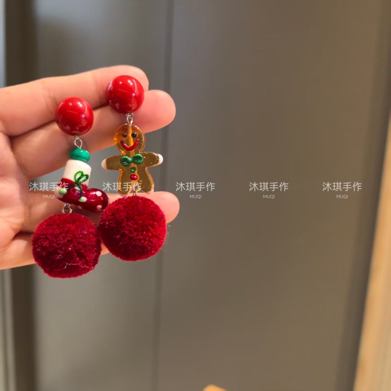 手作圣诞姜饼人红色毛球耳环
