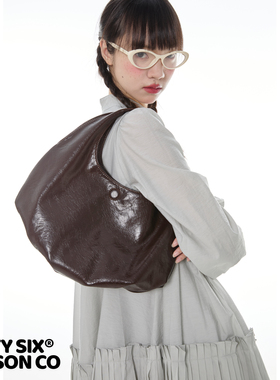 DirtySix 熔岩便当包2.0 软软褶皱亮皮  单肩腋下包