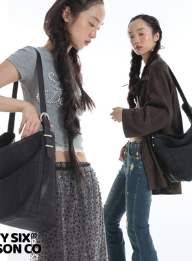 DirtySix 2025AW 尼尼大兜 绣格设计 尼龙大容量单肩斜挎包