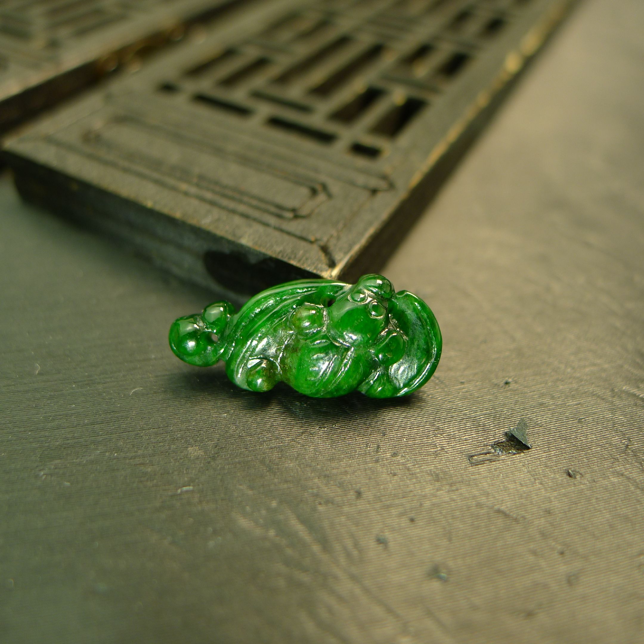 满色辣绿缅甸天然A货翡翠蝙蝠