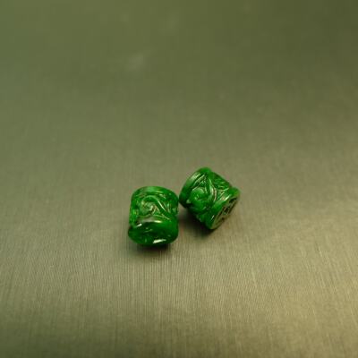 天然A货翡翠圆柱形雕花小桶珠