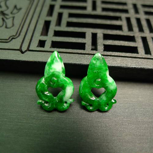 辣绿天然A货翡翠小剪刀镶嵌件