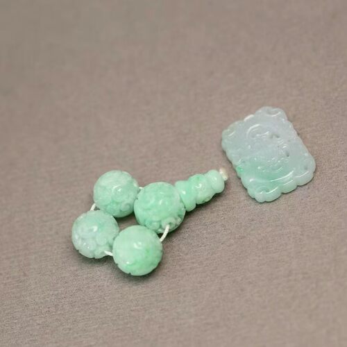 翡翠雕花珠子三通佛头加背云