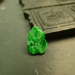 #K041满色辣绿缅甸天然A货翡翠雕花如意花片镶嵌吊坠戒面裸石