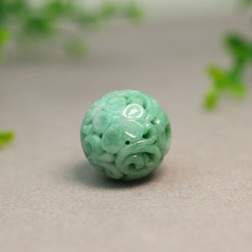 天然A货翡翠镂空雕花大圆珠子