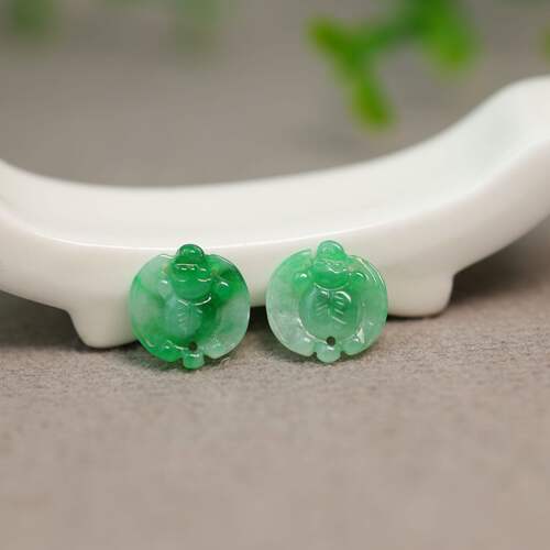 飘阳绿缅甸天然A货翡翠蝙蝠戒面