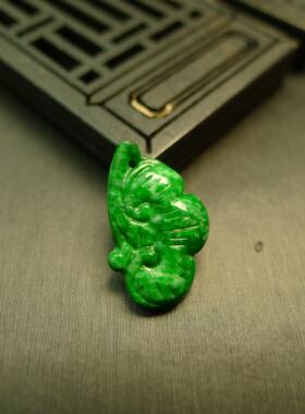 L791 满色辣绿缅甸天然A货翡翠如意锁骨小吊坠
