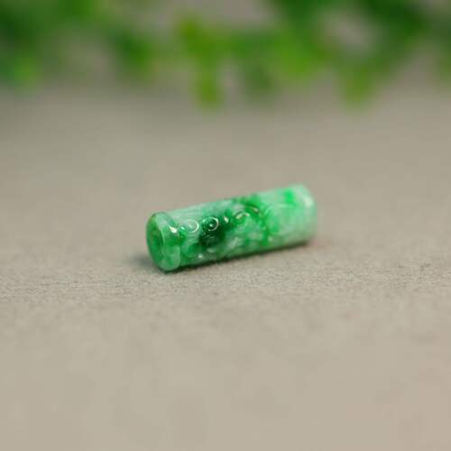 翡翠雕花古钱币路路通吊坠