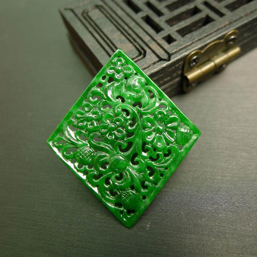 特价#5841 满色辣绿天然a货翡翠镂空菱形雕花吊坠胸针花片