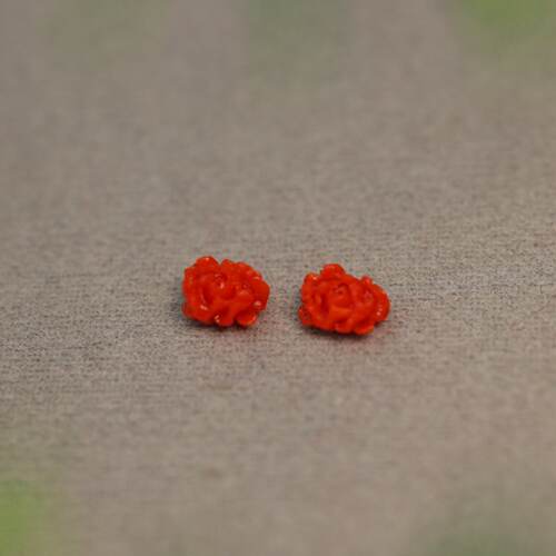 一对朱砂红珊瑚雕花牡丹花