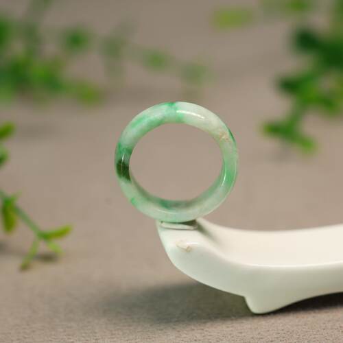 白底飘阳绿缅甸天然A货翡翠戒指