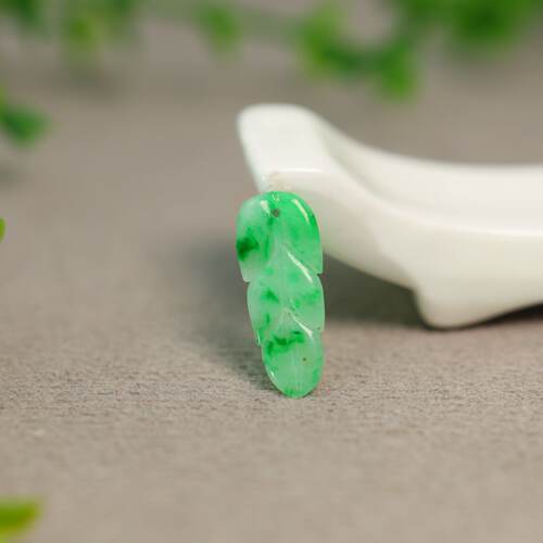 缅甸天然A货翡翠绿叶子小吊坠