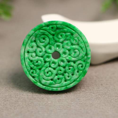 翡翠古风龙纹雕花平安扣吊坠